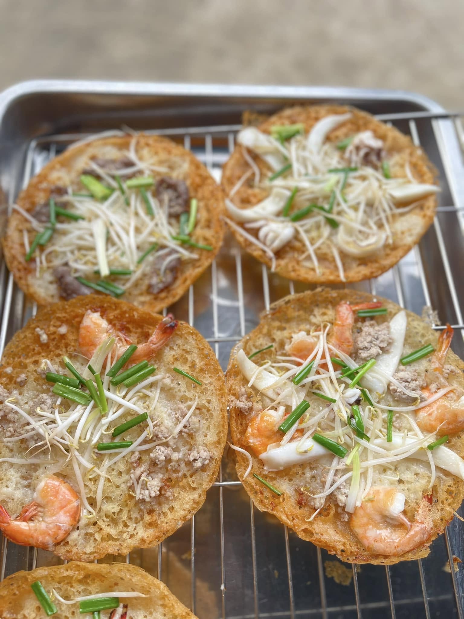Bánh xèo thập cẩm cận cảnh